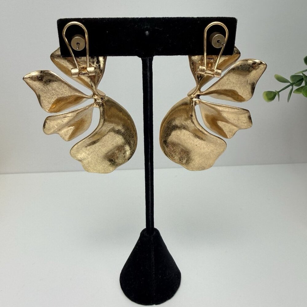 Stunning Zara Gold Leaf Statement Earrings Textured Botanical Design NWOT - Picture 3 of 6
